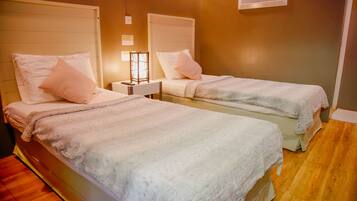 Standard Twin Room | Desk, free WiFi, bed sheets