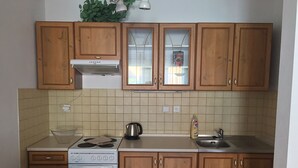 Deluxe-Apartment, Mehrere Betten, barrierefrei | Eigene Kochnische | Wasserkocher mit Kaffee-/Teezubehör, Kühlschrank, Mikrowelle, Ofen
