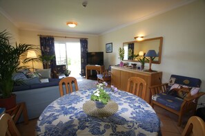 Interior - Beautiful T2 bedroom property in Praia Da Rocha in tranquil location. (Portimao)