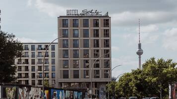 Vista frontal de la propiedad