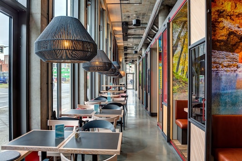 Schulz Hotel Berlin Wall at the East Side Gallery