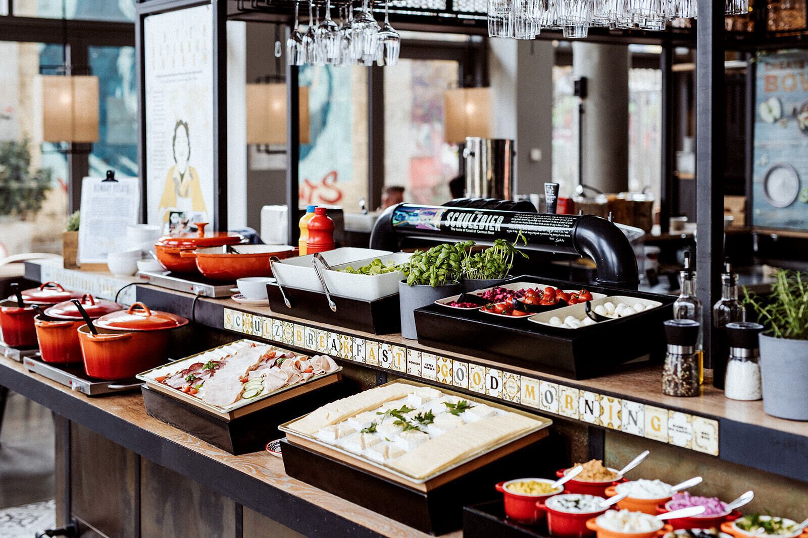 Desayuno buffet todos los días (EUR 17 por persona) 