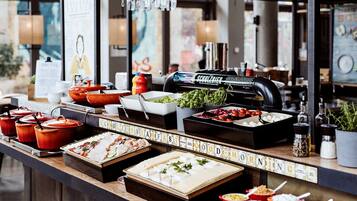 Desayuno buffet todos los días (EUR 17 por persona)