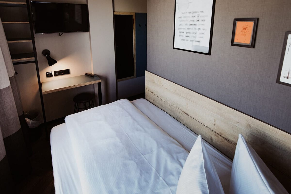 Economy-enkeltværelse | Individuelt design, individuel indretning, skrivebord, lydisolering