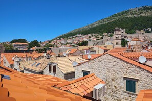 صورة غير مصنفة، 4 من 24، زرّ