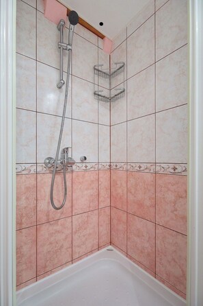 Shower, hair dryer, towels - Hedera Estate, Hedera A21 - Breakfast included (Dubrovnik)