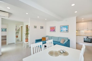 Unclassified image, 5 of 40, button - Hedera Estate, Hedera A10 (Dubrovnik)