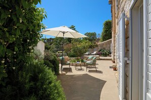 Unclassified image, 2 of 40, button - Hedera Estate, Hedera A10 (Dubrovnik)