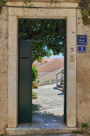 Exterior detail - Hedera Estate, Hedera A10 (Dubrovnik)