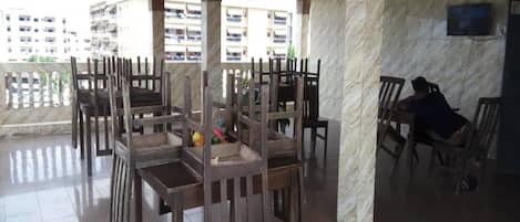 Breakfast, lunch, dinner served; local and international cuisine