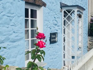 Exterior detail - Traditional Cottage. 5 min walk to the beach, village setting. (Pentwan)