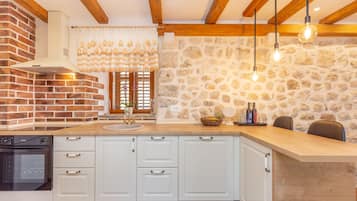 Frigorifero, microonde, forno, lavastoviglie