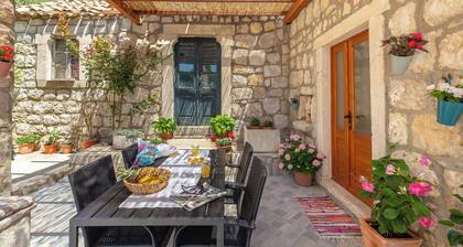 Summer Cottage - Two Bedroom House, Sleeps 4