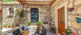 Summer Cottage - Two Bedroom House, Sleeps 4