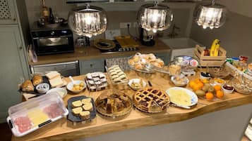 Petit déjeuner composé de spécialités régionales compris tous les jours