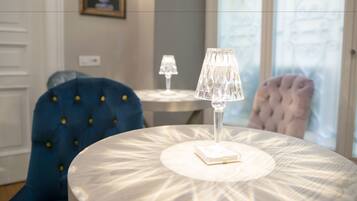 Área de estar no saguão