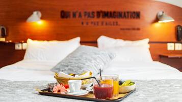 Decoración personalizada, muebles diferentes y escritorio