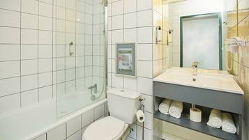 Un baño moderno con inodoro, ducha y lavamanos.