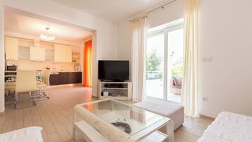 6 bedrooms, iron/ironing board, bed sheets