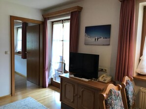 Apartamento (4) | Área de estar | TV de tela plana