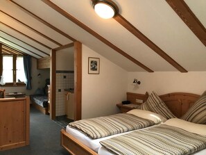 Apartment (8) | In-room safe, free cribs/infant beds, free WiFi, bed sheets - Gästehaus Lechner (Reit im Winkl)