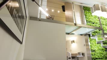 Design Duplex, 2 Bedrooms, Non Smoking, Executive Level | Premium bedding, in-room safe, individually decorated