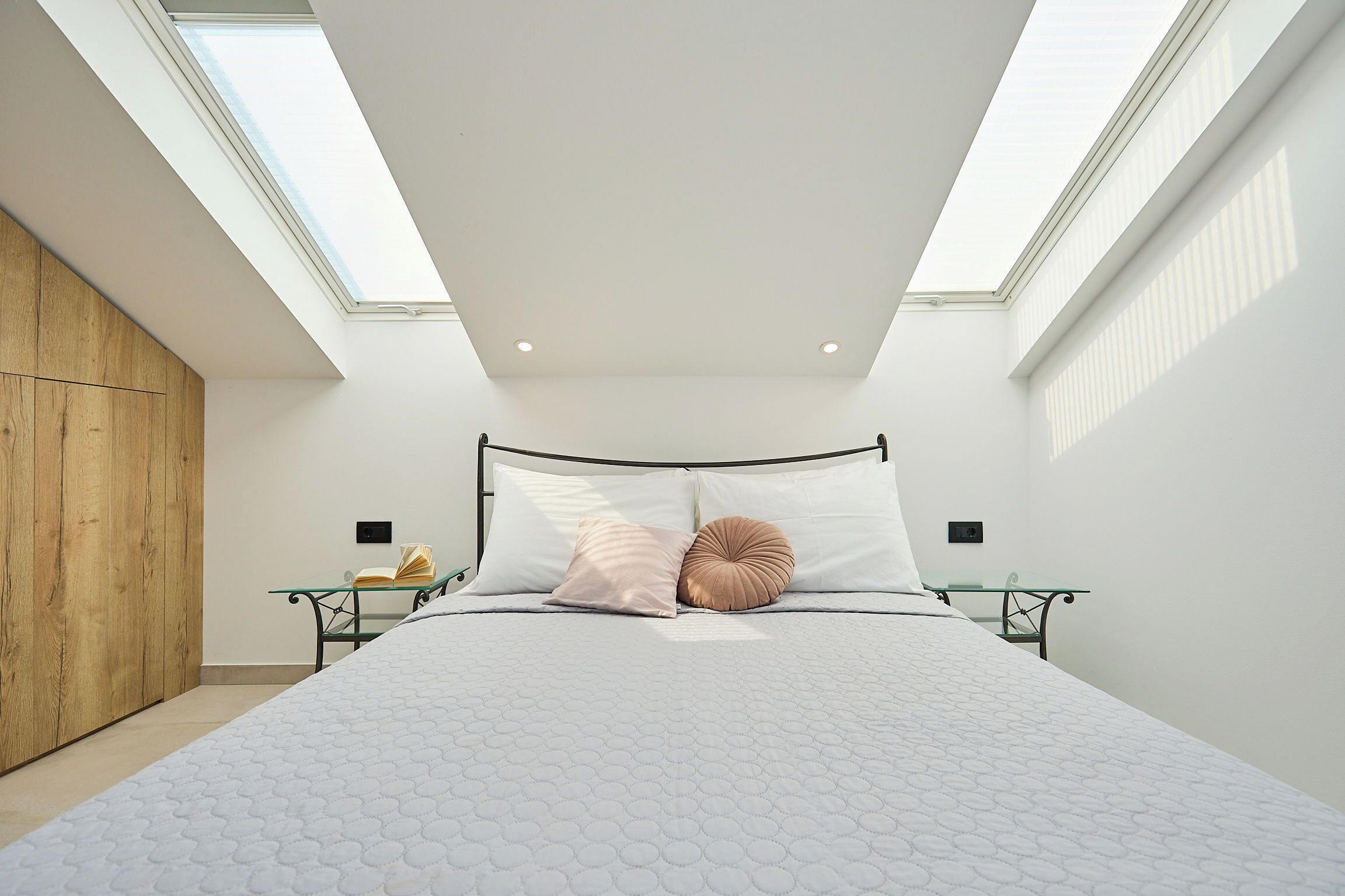 6 habitaciones, tabla de planchar con plancha y ropa de cama 