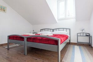 3 slaapkamers, een strijkplank/strijkijzer, beddengoed