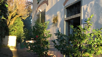 Mặt tiền nơi lưu trú