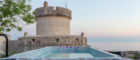 Baignoire à remous extérieure