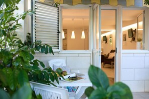 屋外ダイニングエリア