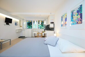 Unclassified image, 5 of 20, button