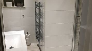 Luxury-Apartment, eigenes Bad | Badezimmer