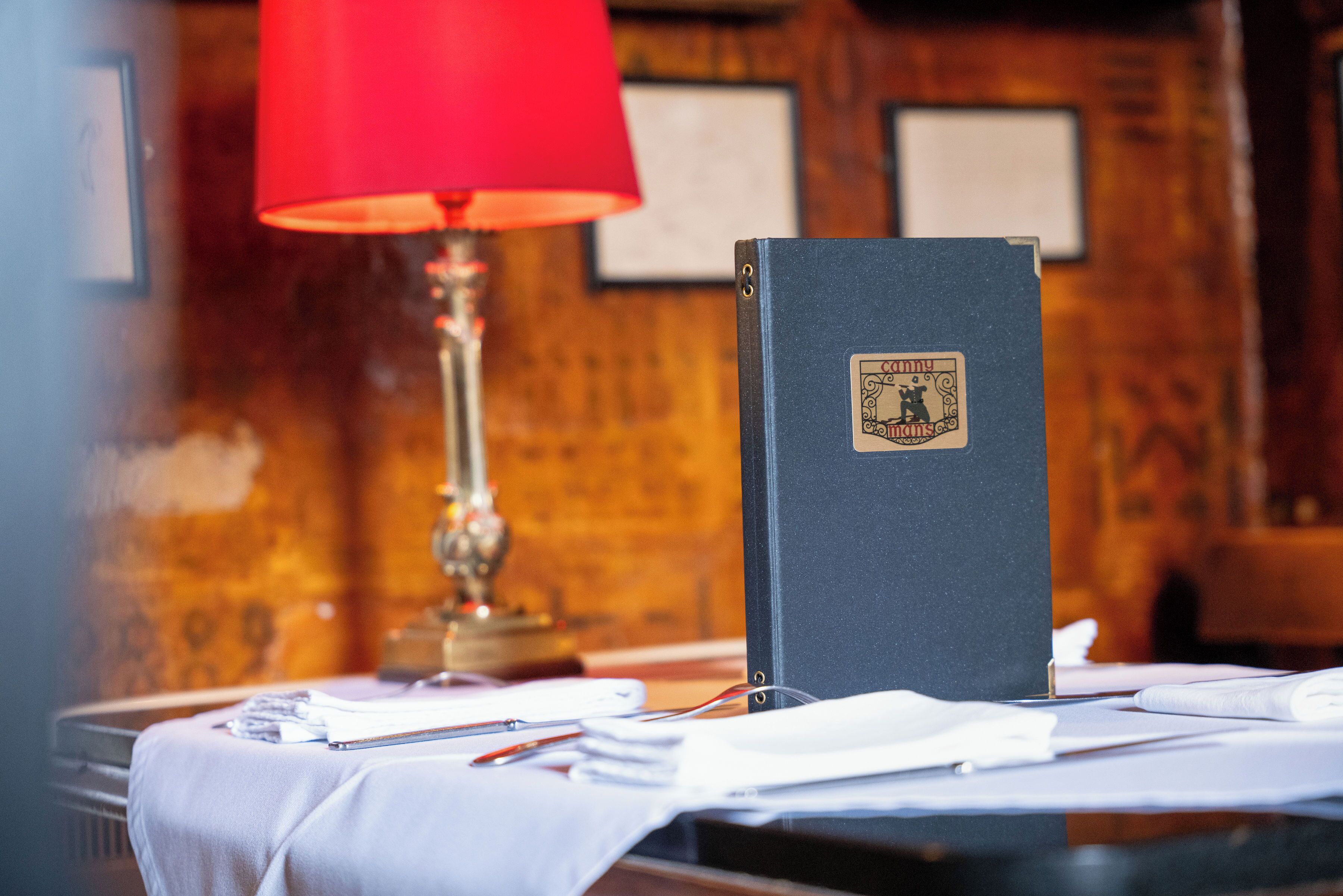 Se ofrece un desayuno completo todos los días (15 GBP por persona)