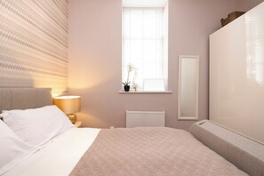 Luxury Apartment, Private Bathroom | 2 bedrooms, hypo-allergenic bedding, iron/ironing board, bed sheets - The Lane Apartment (Edinburgh)