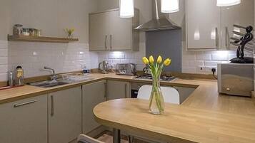 Luxury Apartment, Private Bathroom | Restaurant