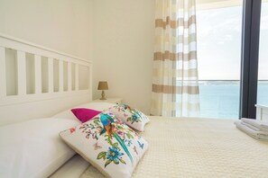 3 bedrooms, iron/ironing board, bed sheets