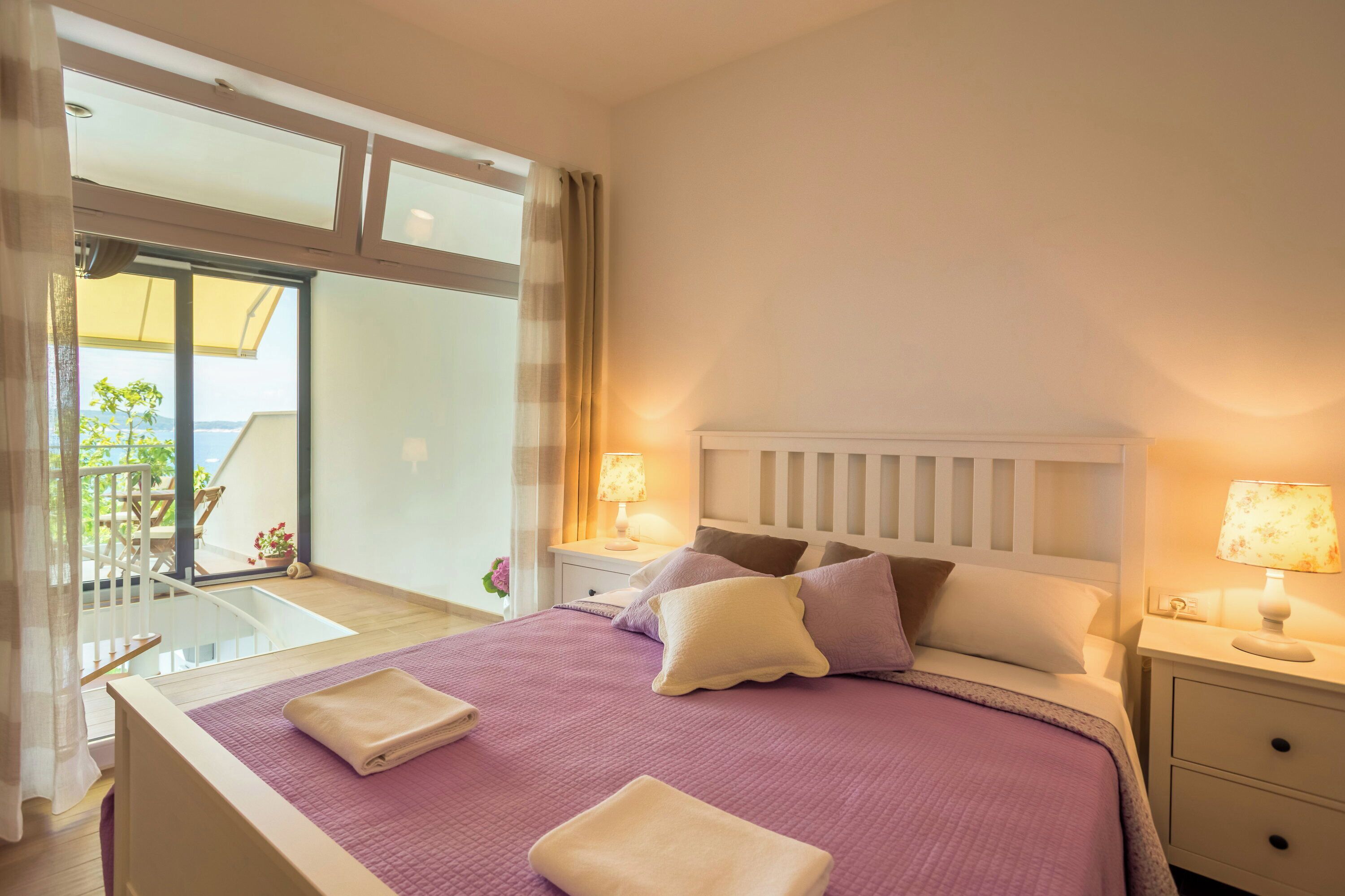 3 bedrooms, iron/ironing board, bed sheets