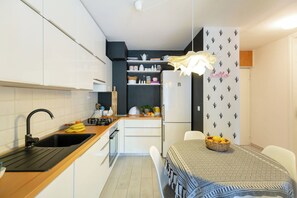 Unclassified image, 2 of 21, button