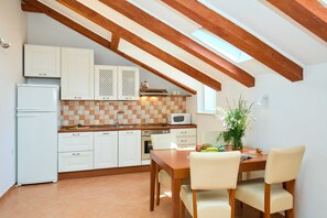 Refrigerador, microondas, horno y lavavajillas 