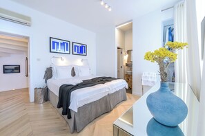 5 bedrooms, iron/ironing board, bed sheets