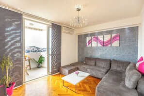 Living area - Skyscraper Apartment- Free parking included (Dubrovnik)