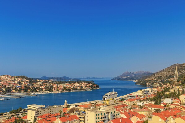 Imagen sin descripción, 1 de 32, botón