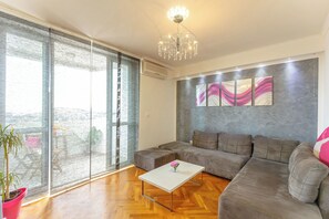 Living area - Skyscraper Apartment- Free parking included (Dubrovnik)