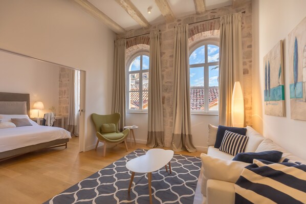 1 habitación, tabla de planchar con plancha, wifi gratis y ropa de cama 