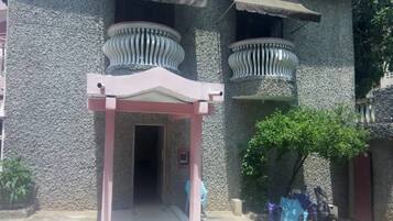 Entrée de l’hébergement