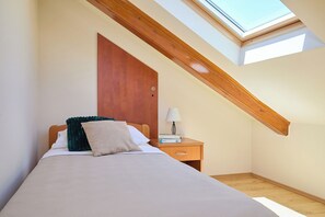 Unclassified image, 3 of 37, button