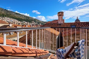 Unclassified image, 5 of 26, button