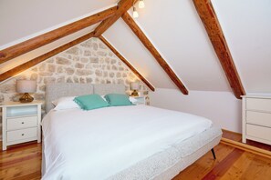 Unclassified image, 4 of 26, button