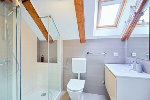 Unclassified image, 3 of 26, button